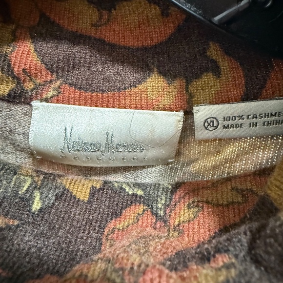 NEIMAN MARCUS CASHMERE - Picture 2 of 3